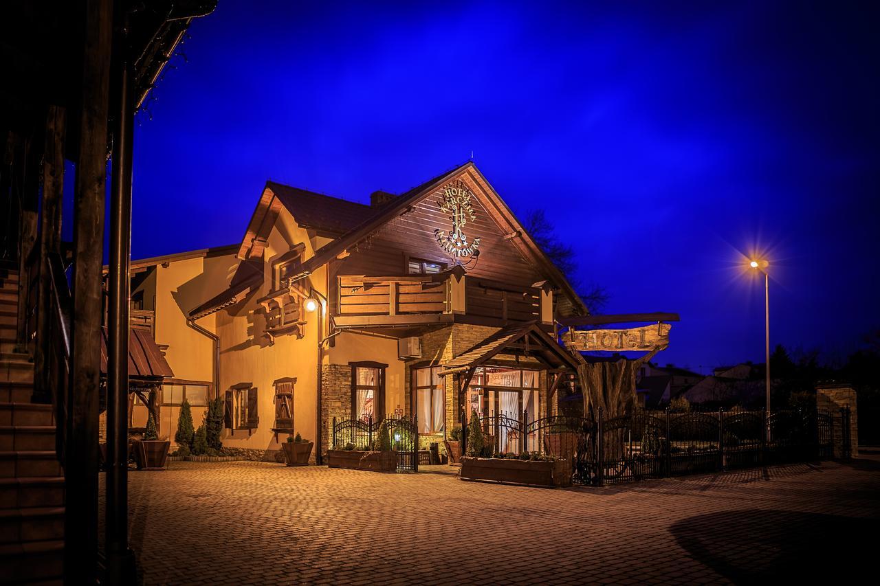 Wolbrom Hotel - Karczma Klimtowka מראה חיצוני תמונה